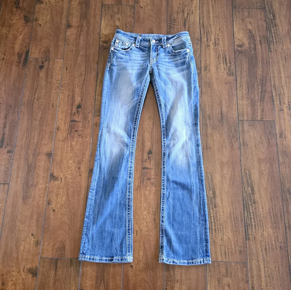 Miss Me Boot Rhinestone Embellished Embroidered Flap Pocket Jeans Women's Sz 27 - Picture 2 of 16